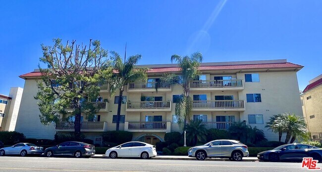 Building Photo - 5400 Lindley Ave