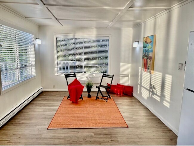 Building Photo - 2 bed condo w/