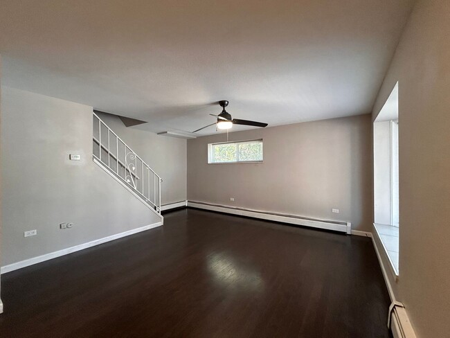 Building Photo - $0 DEPOSIT OPTION! 2BED/1.5BATH CONDO IN C...