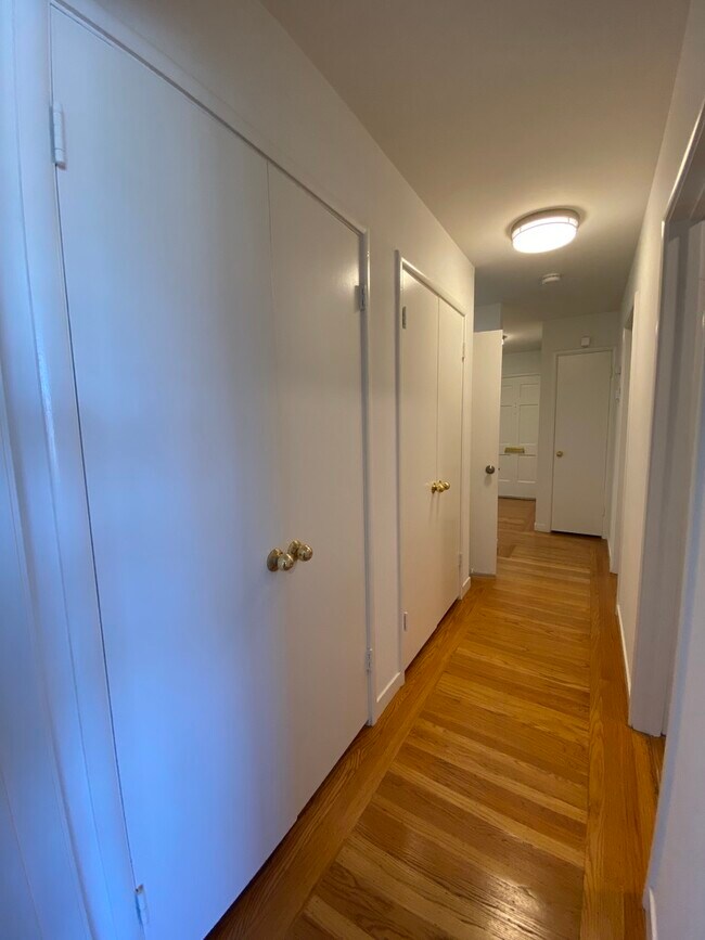 Building Photo - 2101 Trousdale Dr