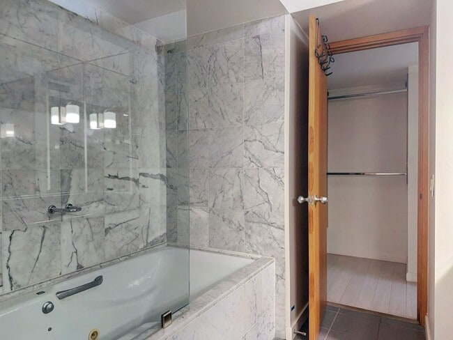 Building Photo - Stunning Kakaako 2 Bedroom at Nauru Tower
