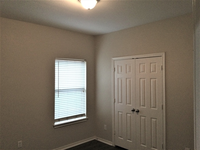 Building Photo - 5827 Foxglove Ln