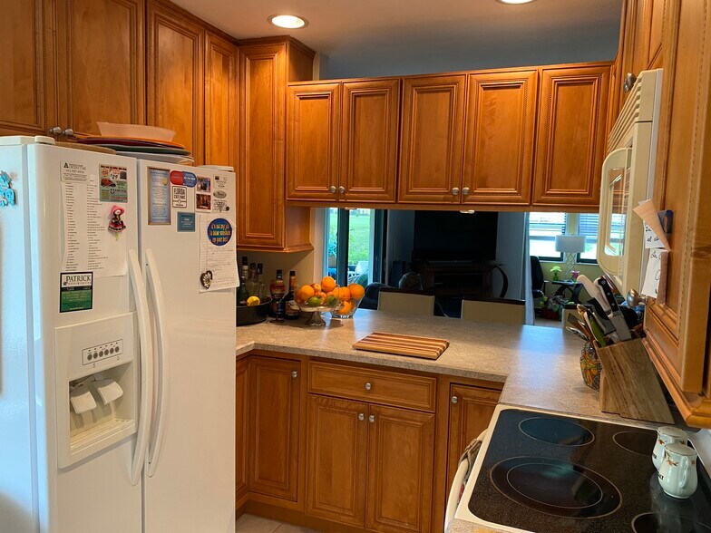 Building Photo - 5227 SE Sea Island Way