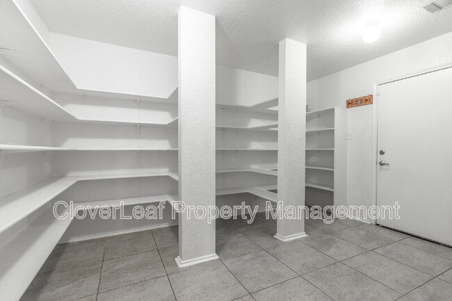 Building Photo - 818 Quitman Oak