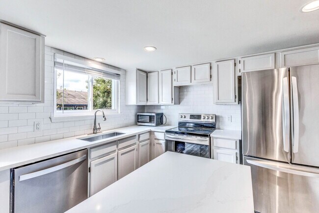 Building Photo - 8403 Selway Dr