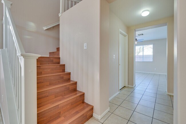 Building Photo - NW!! POOL!!!! GATED!!! Com. Park!!! Low Maintenance desert landscape front Yard. New Carpet!! Ups...