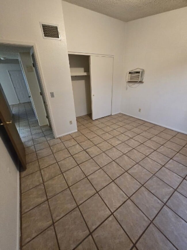 Building Photo - TRIPLEX 2BD/1BA COMING SOON!!! SPACIOUS BACKYARD!!