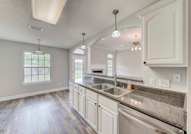 Building Photo - 415 Hidden Island Dr