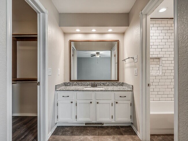 Building Photo - Updated 4-Bedroom Home with Spacious Layou...