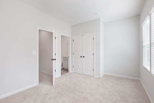 Building Photo - One Month Free Move In Special! Beautiful Grant Park Townhome Directly on the Atlanta BeltLine w/...