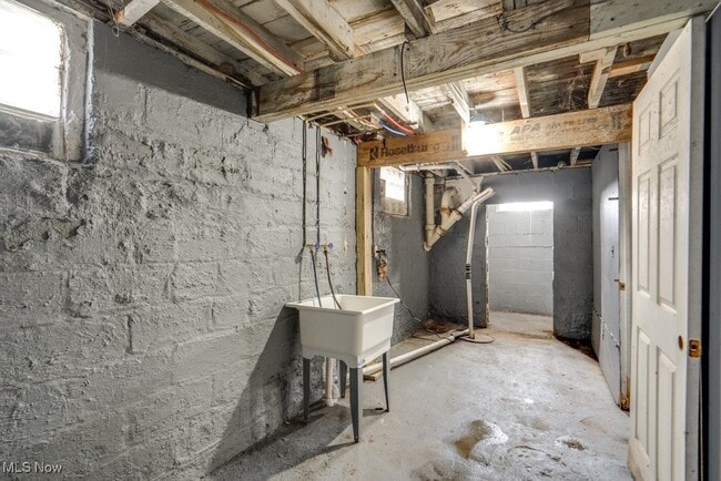 Building Photo - 920 Bloomfield Ave