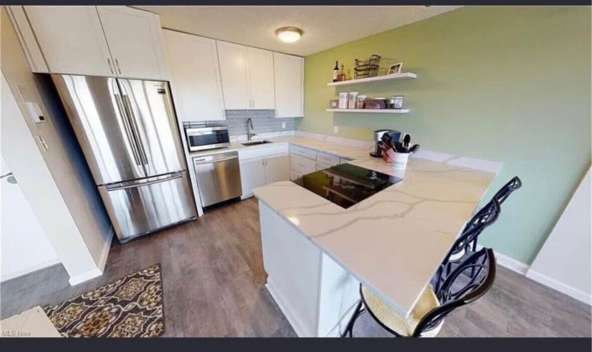 Building Photo - 11811 Lake Ave