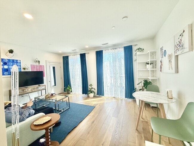 Building Photo - 97 Elmwood St