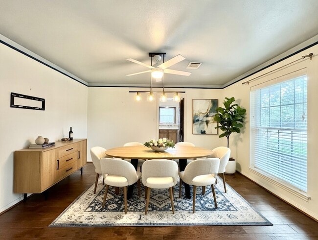 Building Photo - 7914 Candle Ln