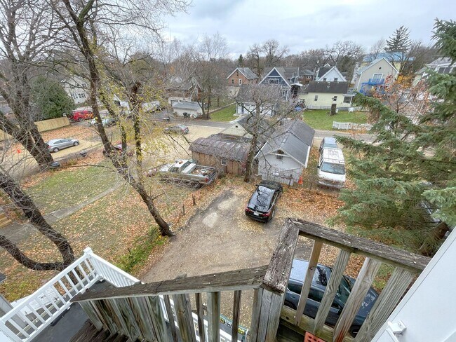 Building Photo - 1333 Mound St