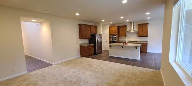 Building Photo - Gorgeous 3- bedroom 2.5 bathroom Port Orch...