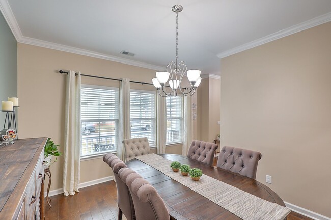 Building Photo - Spacious and updated home in Bluffs at Ash...