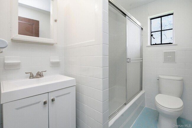 Building Photo - 5 Seymour Pl