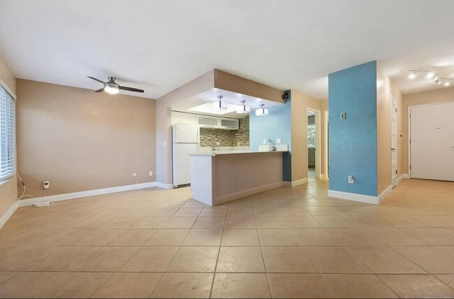 Building Photo - 7555 Linda Vista Rd