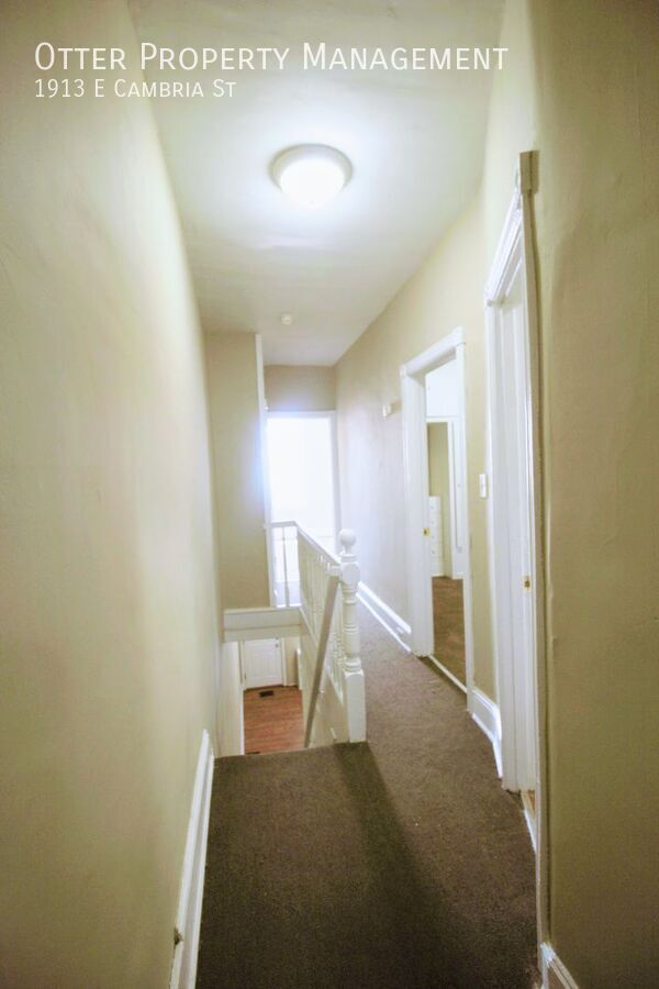 Building Photo - 1913 E Cambria St