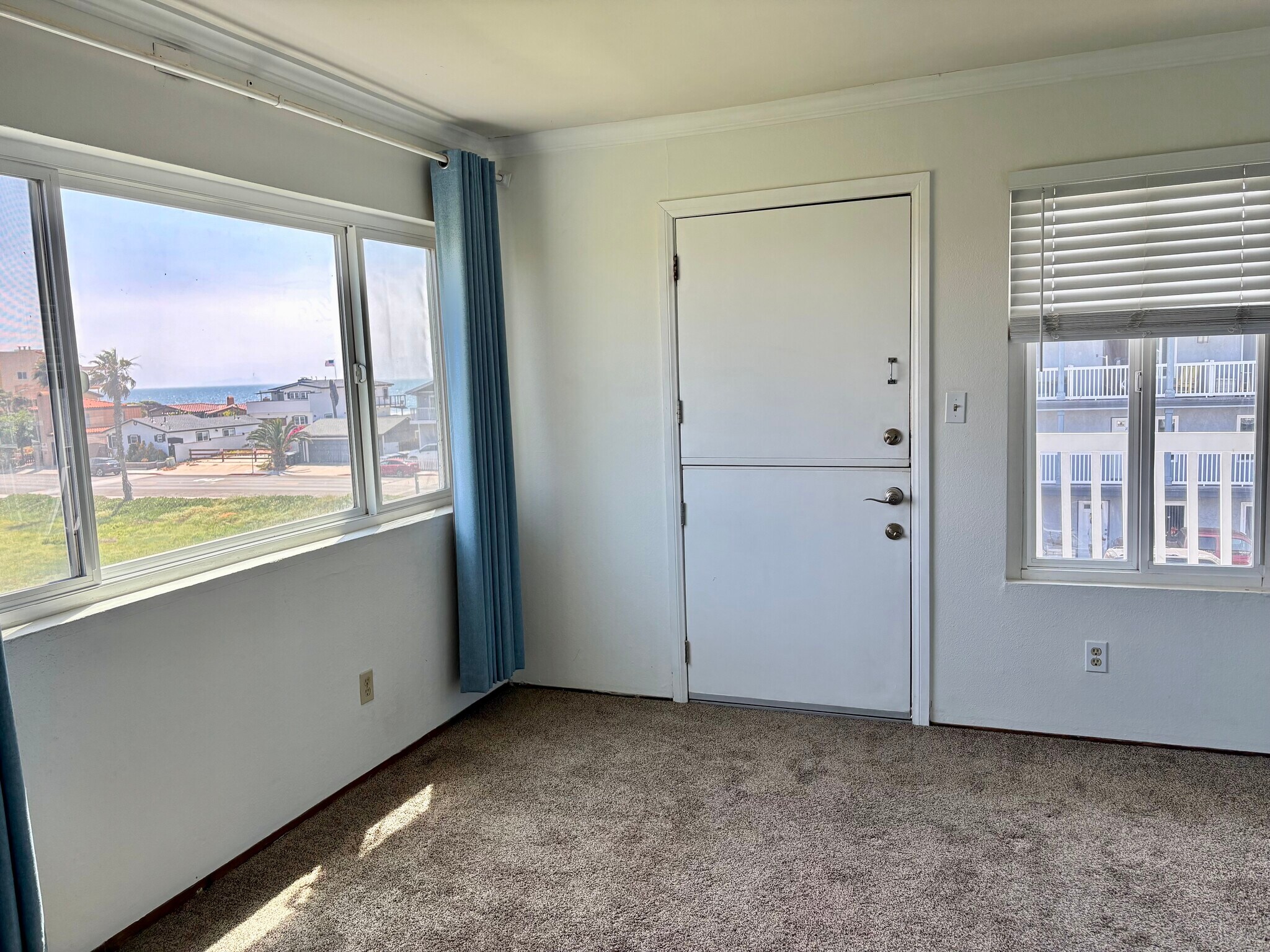 Building Photo - 1111 Seacoast Dr