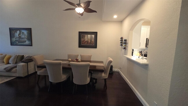 Building Photo - 504 W Palm Aire Dr