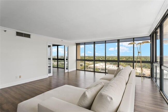 Building Photo - 3301 Bayshore Blvd