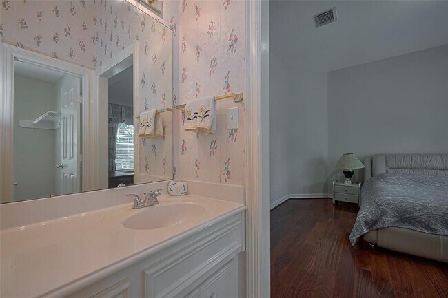 Building Photo - 4707 Gladesdale Park Ln