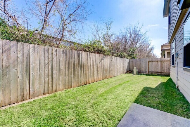 Building Photo - 5842 Adelaide River Dr