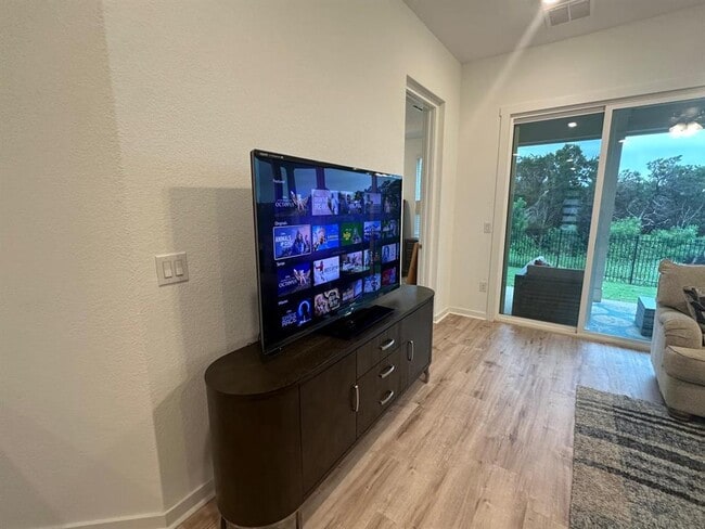 Building Photo - 421 Peace Pipe Way