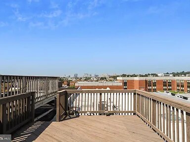 Spacious roof deck - 521 S Linwood Ave