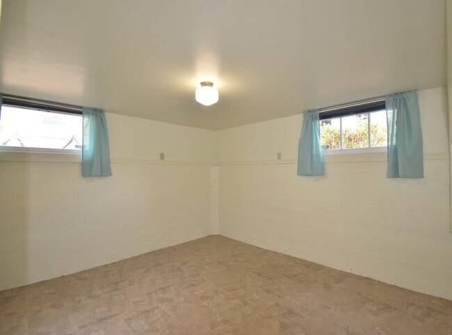 Building Photo - Beautiful Unique Home in Downtown Lebanon!