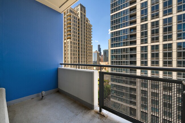 Building Photo - 1305 S Michigan Ave