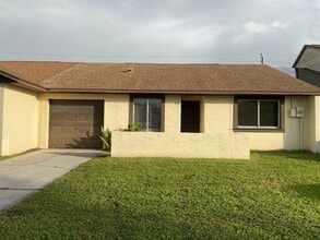 Building Photo - Welcome to this charming 2 bedroom, 2 bathroom house located in Melbourne, FL.