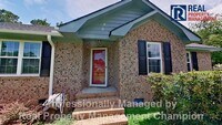 Building Photo - Spacious and Beautifully Updated 3 BD/2 BA Home on Large Lot