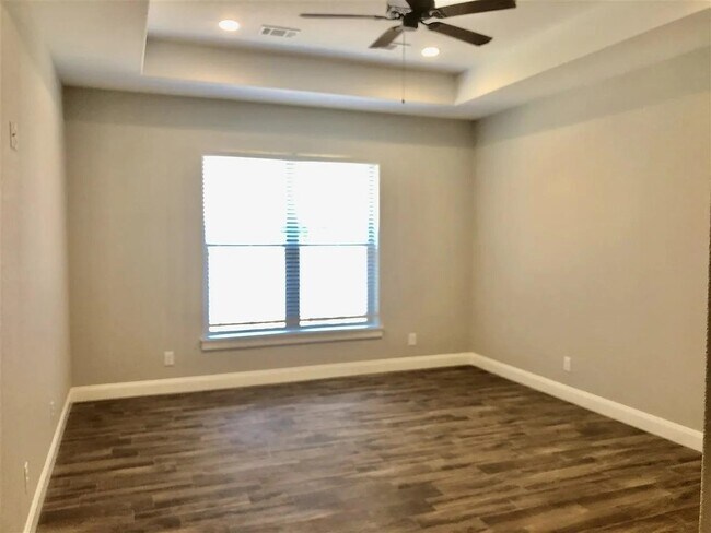 Building Photo - 120 Dove Ln