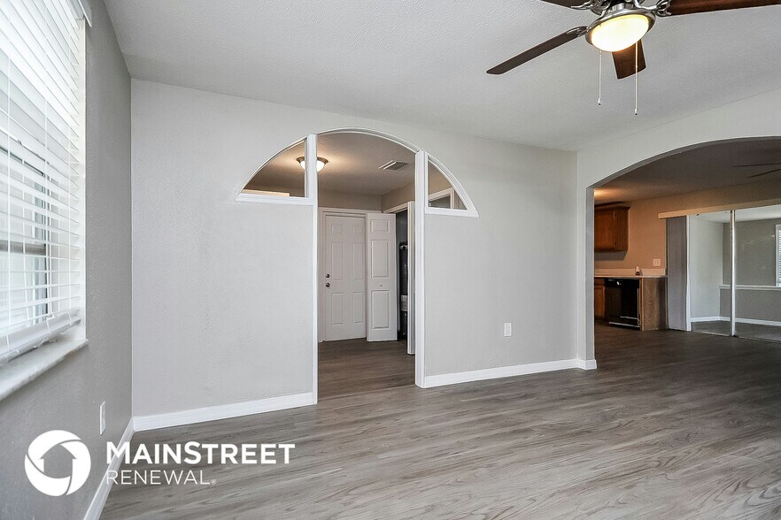 Building Photo - 505 Florida Cir S