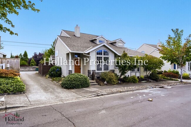 Building Photo - 4914 NW Huserik Dr
