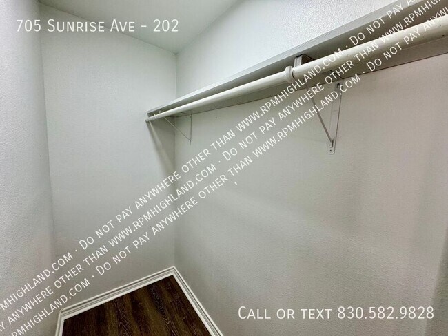 Building Photo - 705 Sunrise Ave