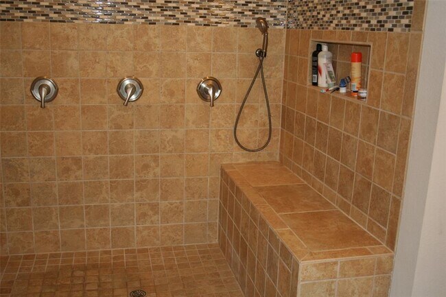 Building Photo - 1410 North St