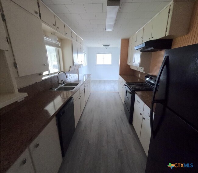 Building Photo - 218 N 4th