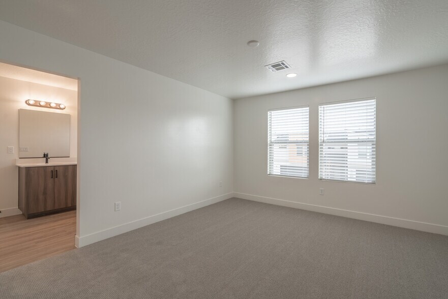 Building Photo - 5680 S Duel Ln