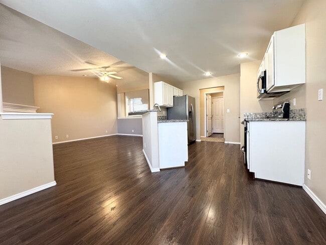 Building Photo - Modern and Updated 3bd/2b Home for Rent in...