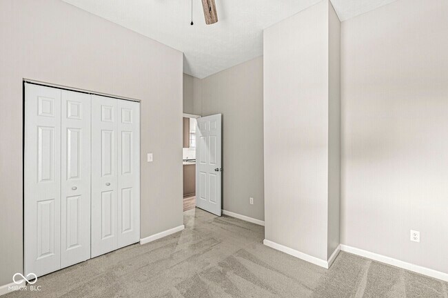 Building Photo - 2345 N Kenwood Ave