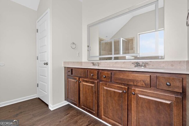 Building Photo - 2210 Apple Orchard Way