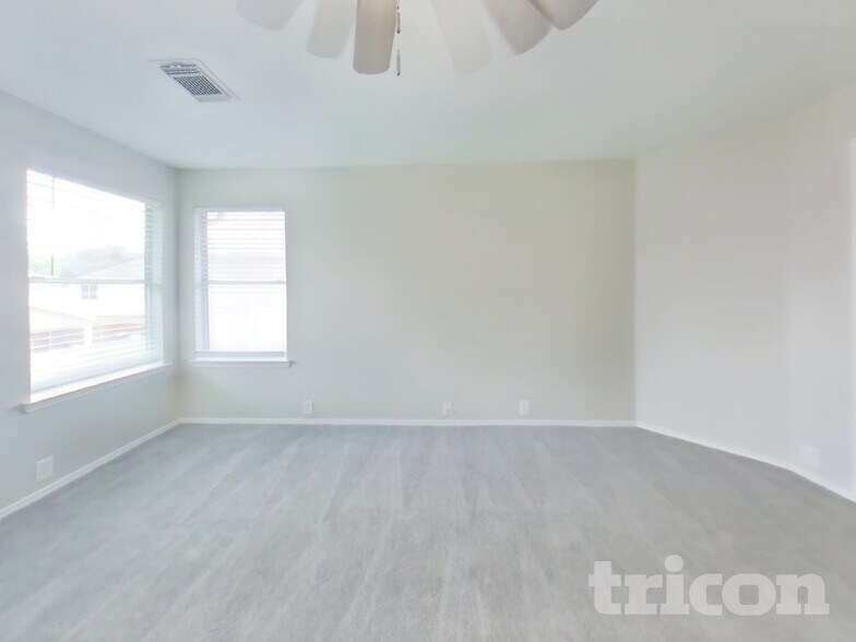 Building Photo - 18810 Woodbreeze Dr