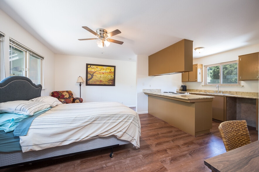Building Photo - 1416 San Luis Dr