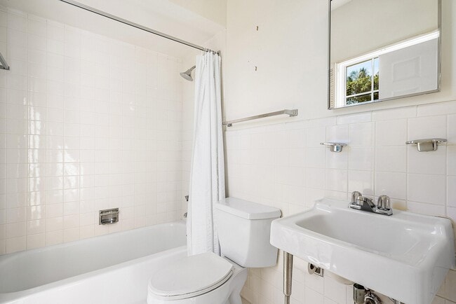 Building Photo - 157 Wells Rd