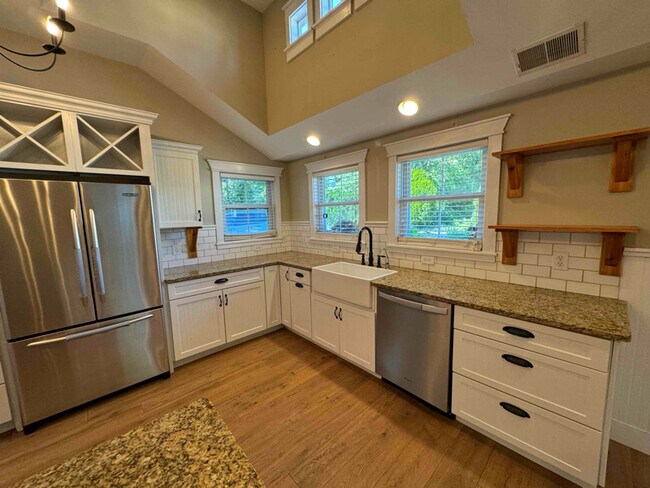 Building Photo - 7822 Lakewood