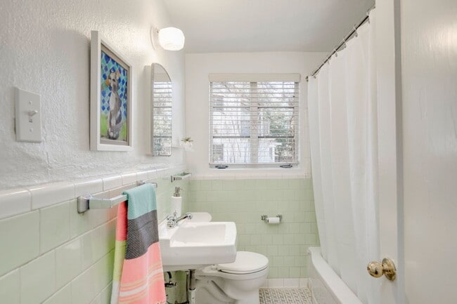 Building Photo - J07